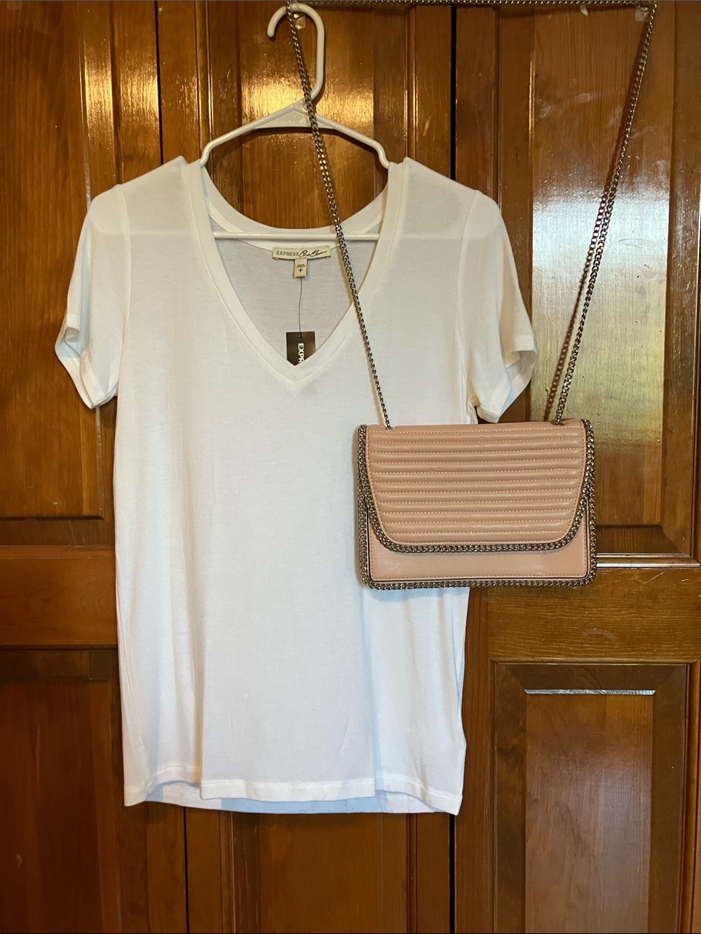 Express Blush Chain-Trim Crossbody w/ White V Neck T Shirt PLUS FREE GIFTS!!